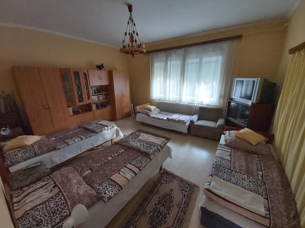 Var-Lak Vendeghaz Szendro Buitenkant foto